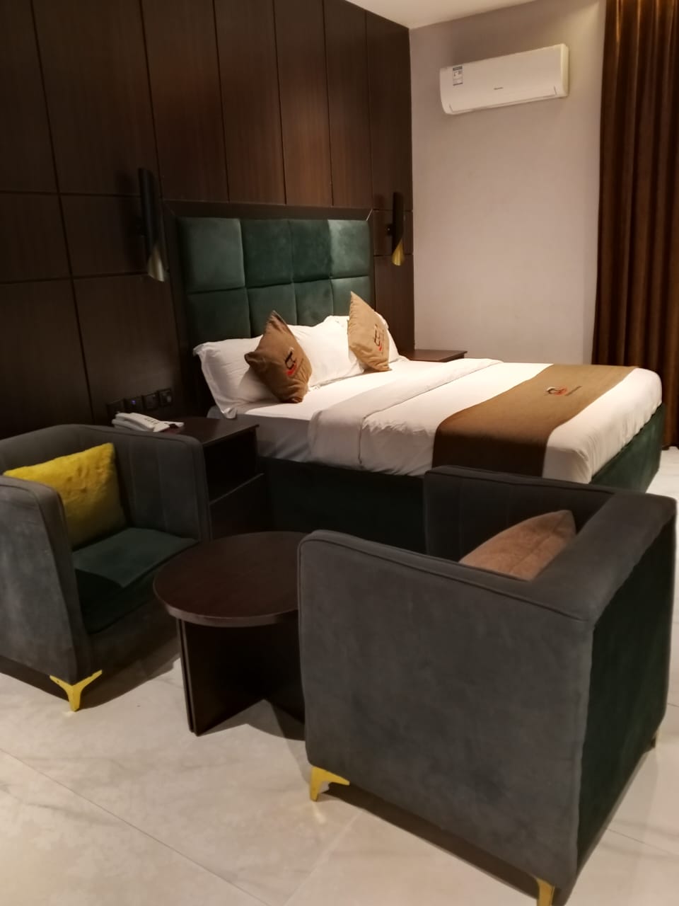 Executive Suite room at Craycaston Hotels & Suites